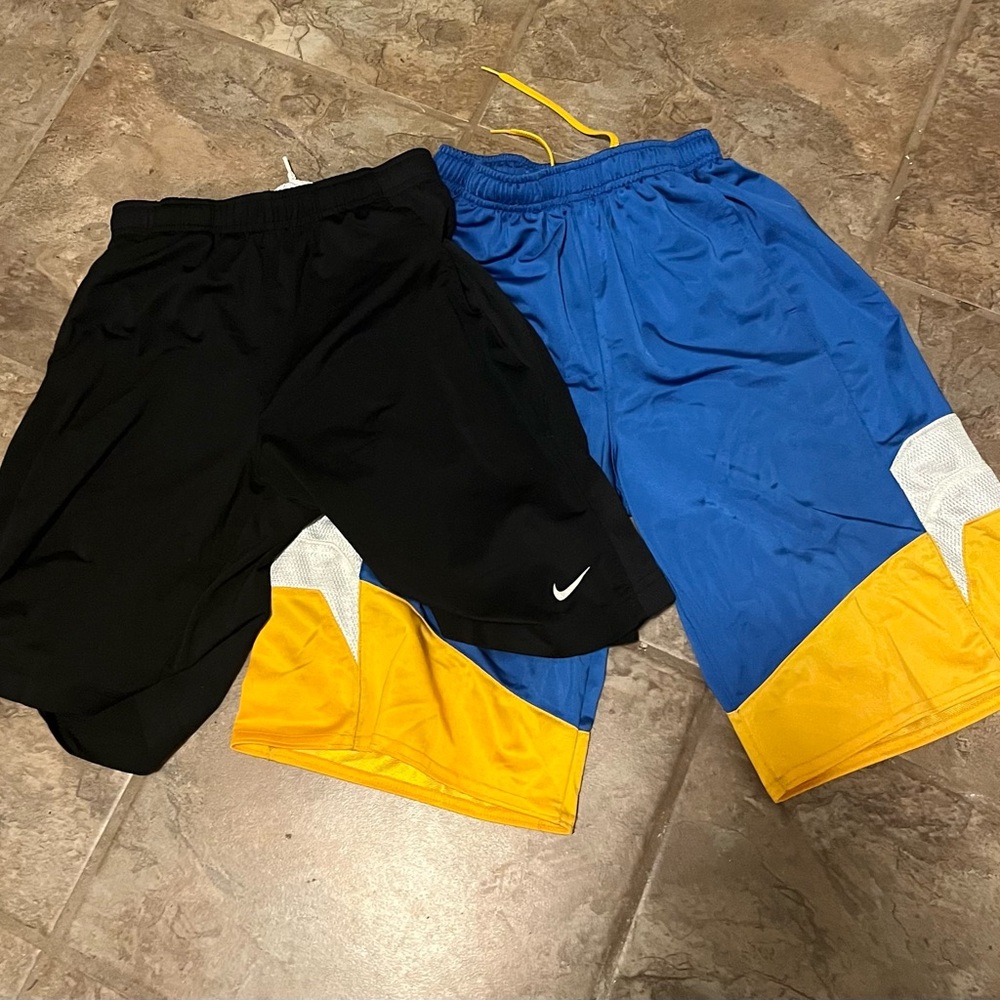 Nike boys S shorts set of 2